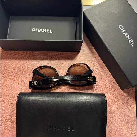 Chanel sunglasses - Picture 5 of 9